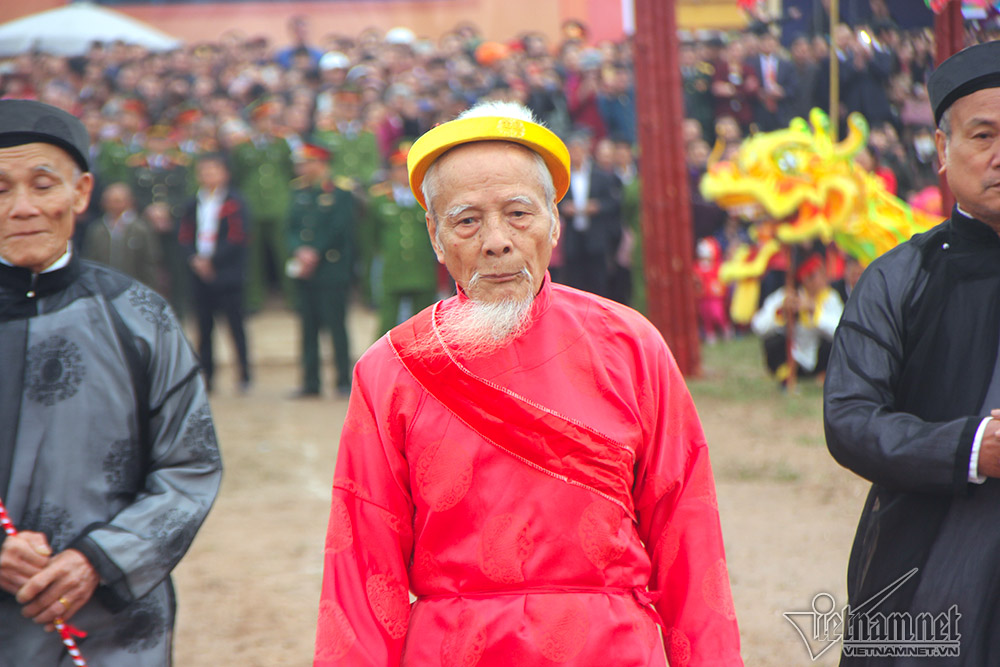 Vua 90 tuổi đi cày đầu năm ở lễ Tịch điền